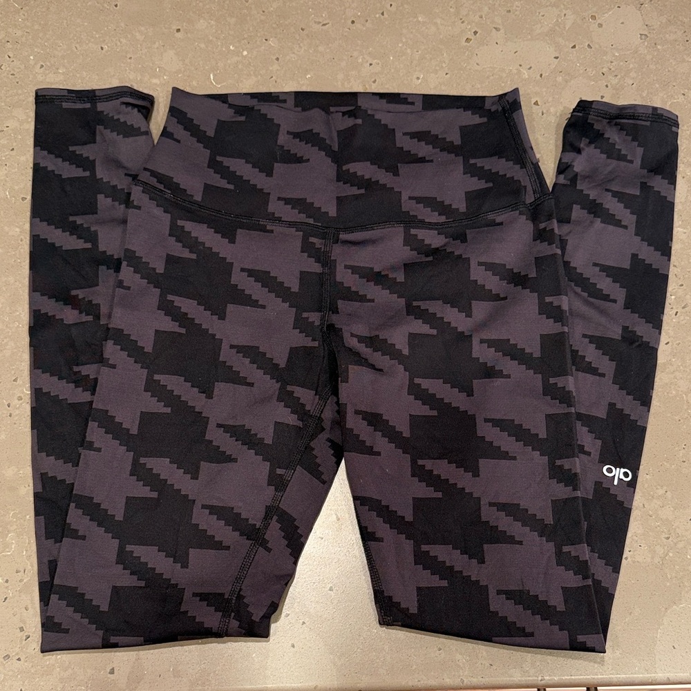 ALO Yoga Black & Charcoal Houndstooth Leggings